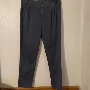 Levi’s Women’s Slate Gray “Taper” Chino Pants Size 10